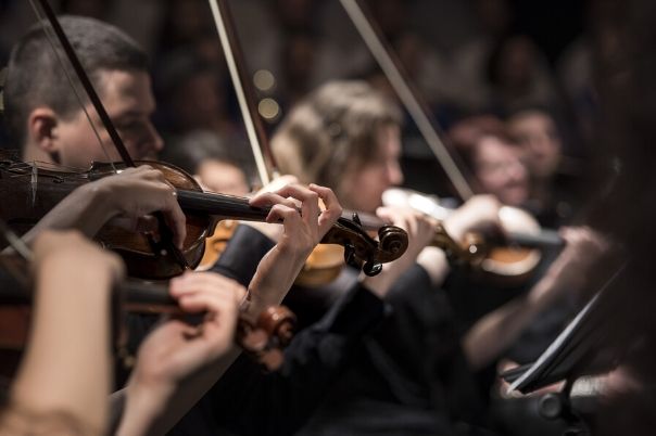 ¿Cómo la música puede ayudarte a fortalecer tus habilidades académicas?